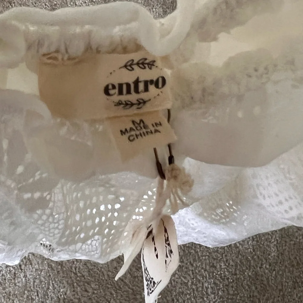 BNWT Off The Shoulder Lace Dress - Picture 3 of 3